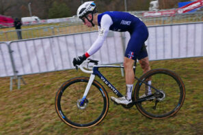 Pro Bike Check: bicicleta de ciclocross Van Rysel RCX Pro de Aubin Sparfel en CX Worlds 2024, foto de Cory Benson, carreras