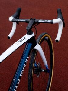 Bicicleta de ciclocross de carbono Van Rysel RCX Pro de Decathlon de Aubin Sparfel de Francia, foto de Maty Podroužek, cabina