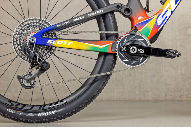 - Marchas Cicloturistas Bicicleta de carreras de edición especial Scott Spark RC x Cape Epic 2024 para la recaudación de fondos de Nino Schurter y World Bicycle Relief, transmisión SRAM XX SL AXS