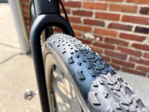 Vista de la banda de rodadura del neumático Challenge Getaway XP Gravel