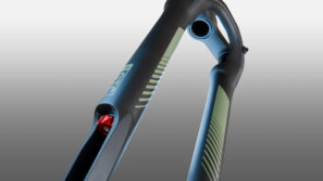 Detalles de primer plano de la horquilla de suspensión para grava KS GTC