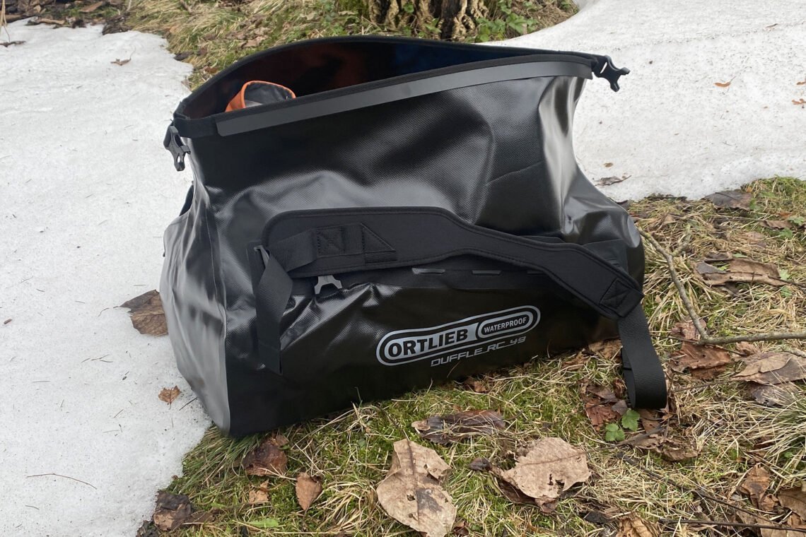 La mochila Ortlieb Duffle RC se enrolla y se cierra para una fácil protección impermeable – Primer vistazo