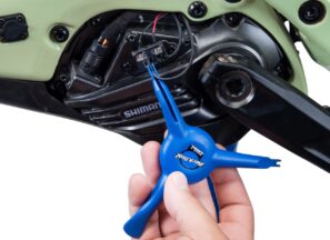 Las nuevas herramientas para bicicletas eléctricas EWS-2 de Park Tools en acción