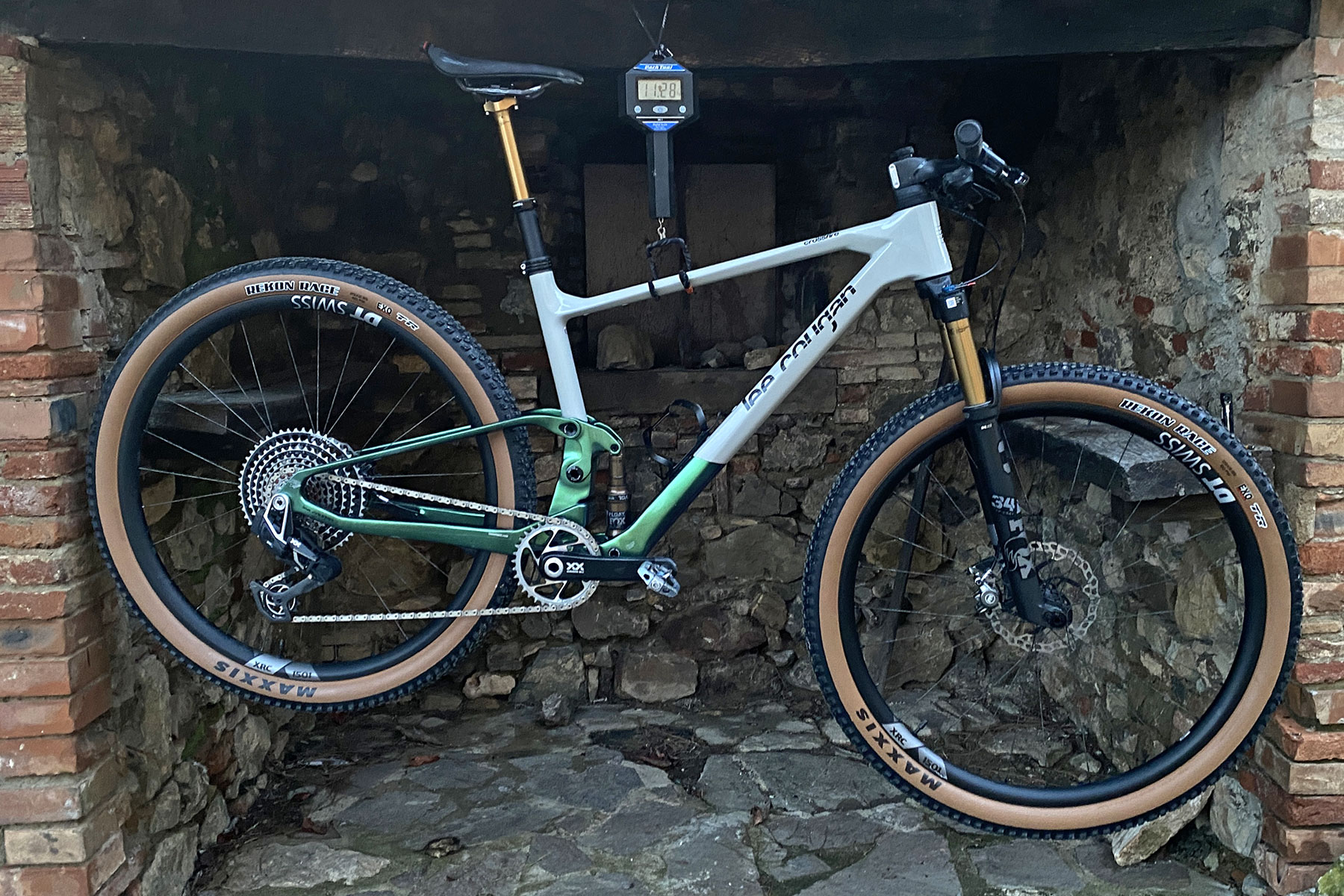 - Marchas Cicloturistas Bicicleta de montaña XC de carbono liviana Lee Cougan Crossfire Trail 2024 de 120 mm, peso real de 11,28 kg