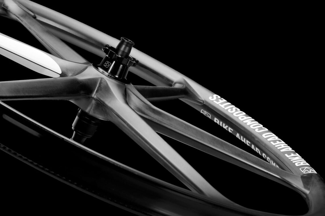 Bike Forward fabrica las ruedas BiTurbo RSX más ligeras, The Body en Portugal y un Hypersaddle de 70 g