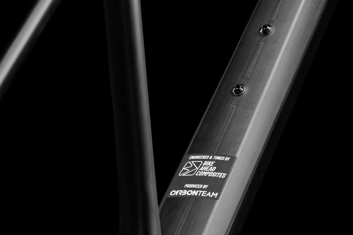 - Marchas Cicloturistas Detalle de bicicleta rígida XC de carbono, ligera y asequible, fabricada en Portugal, Bike Ahead The Frame