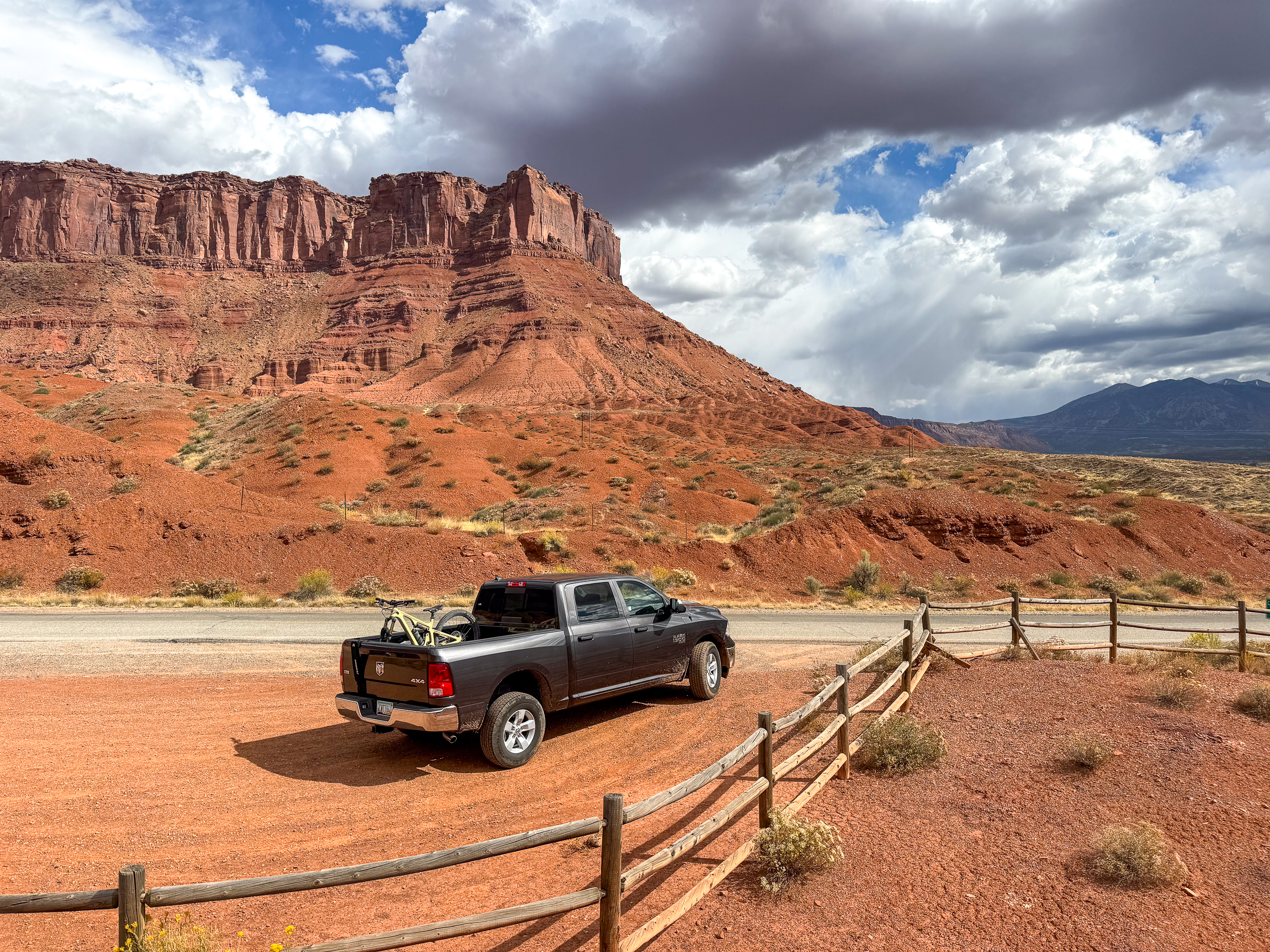 - Marchas Cicloturistas Revisión del sistema de bastidor de puerta trasera Railias, portabicicletas para plataforma de camión