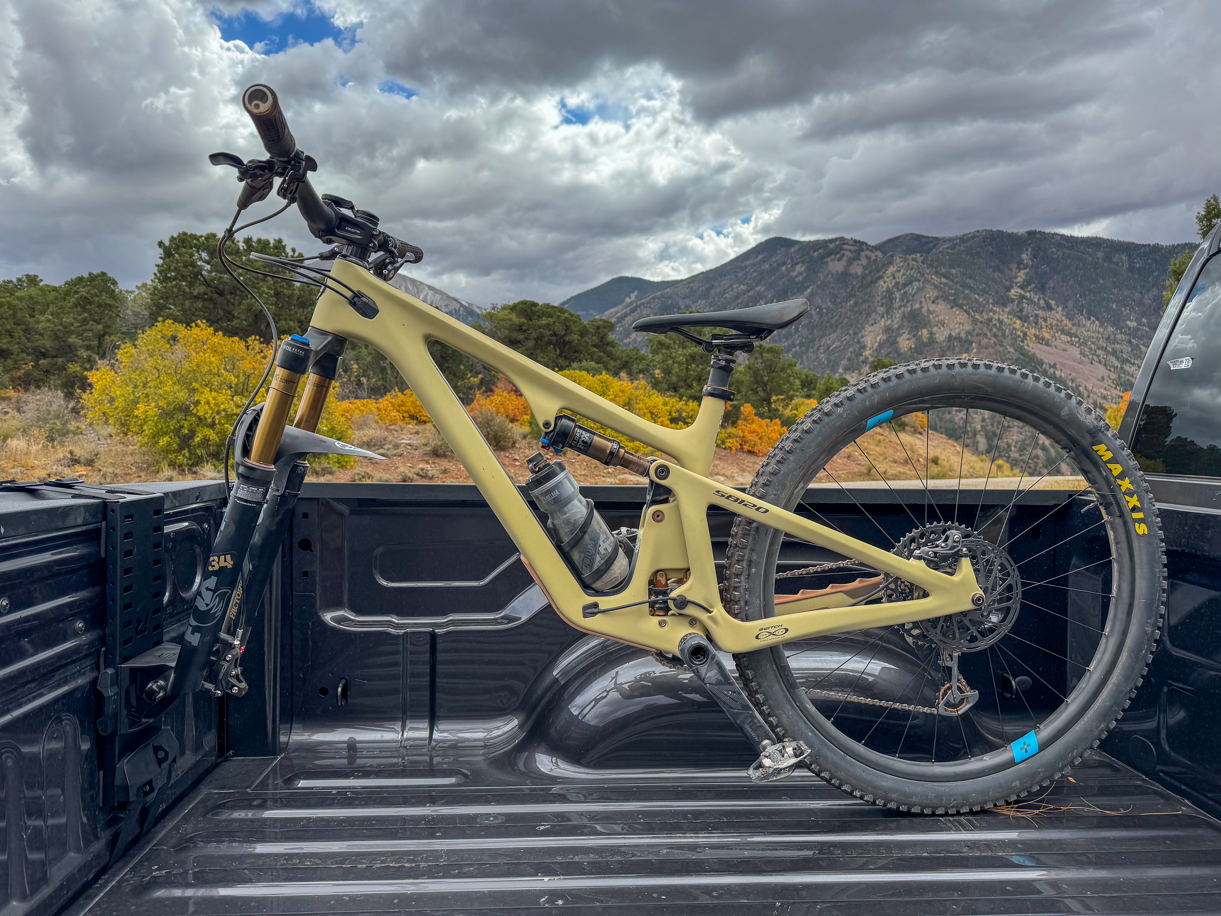 - Marchas Cicloturistas Revisión del sistema de bastidor de puerta trasera Railias, portabicicletas para plataforma de camión