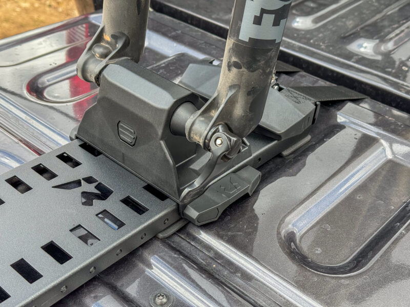 - Marchas Cicloturistas Revisión del sistema de bastidor de puerta trasera Railias, portabicicletas para plataforma de camión