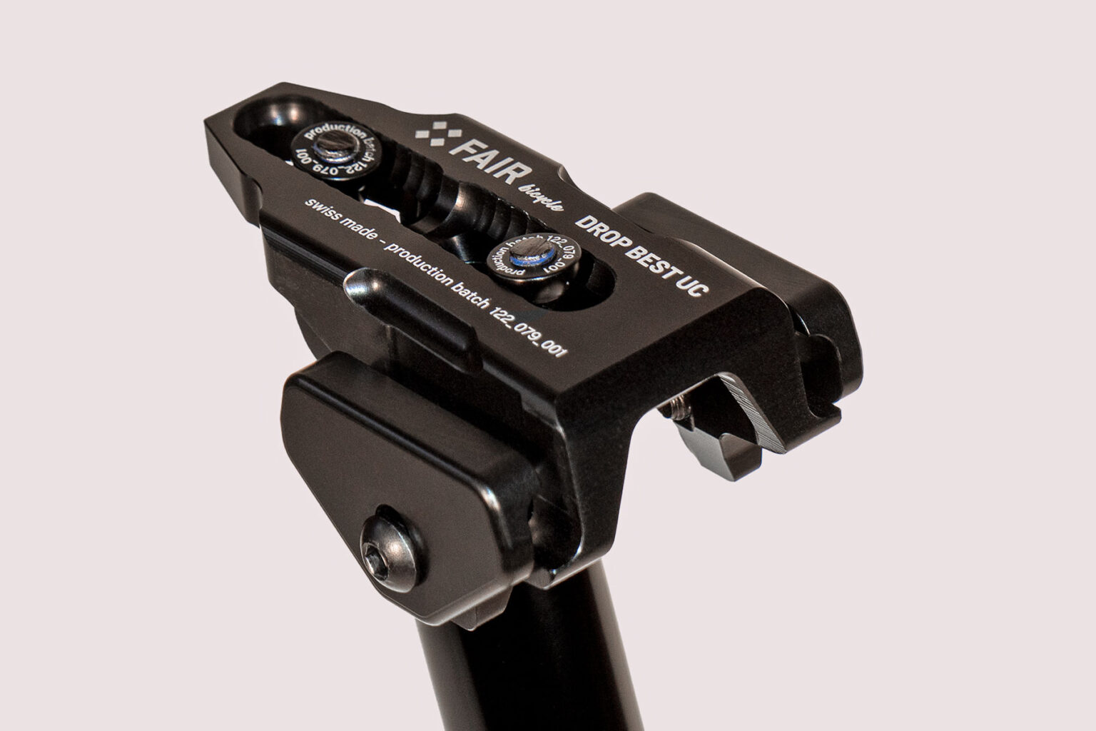 Detalle de la cabeza de la tija de sillín de 2 pernos con desplazamiento Fair Drop Best UC