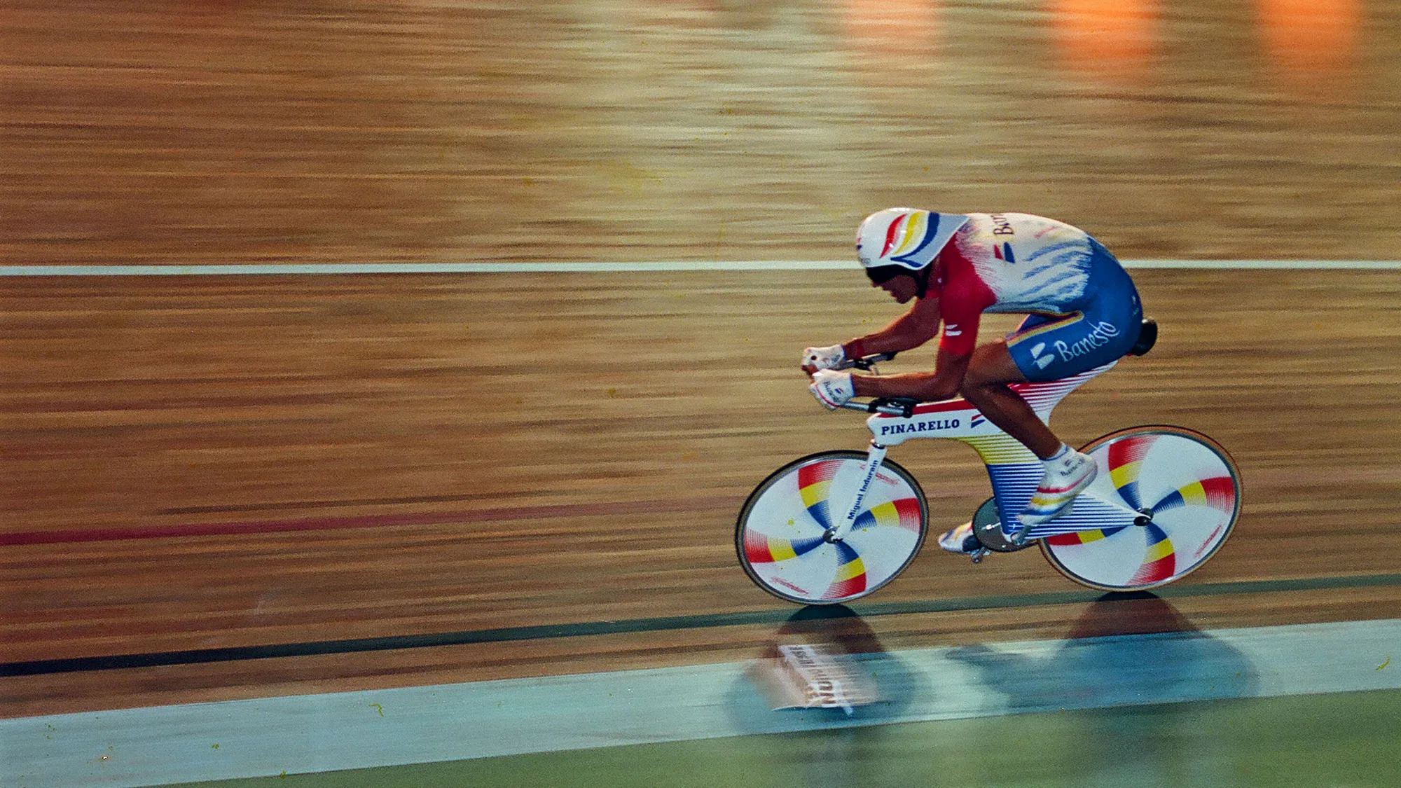 Serie documental 'Fausto Talks' sobre las icónicas bicicletas Pinarello, Miguel Indurain establece el récord de la hora en 1994 con el prototipo Pinarello Espada